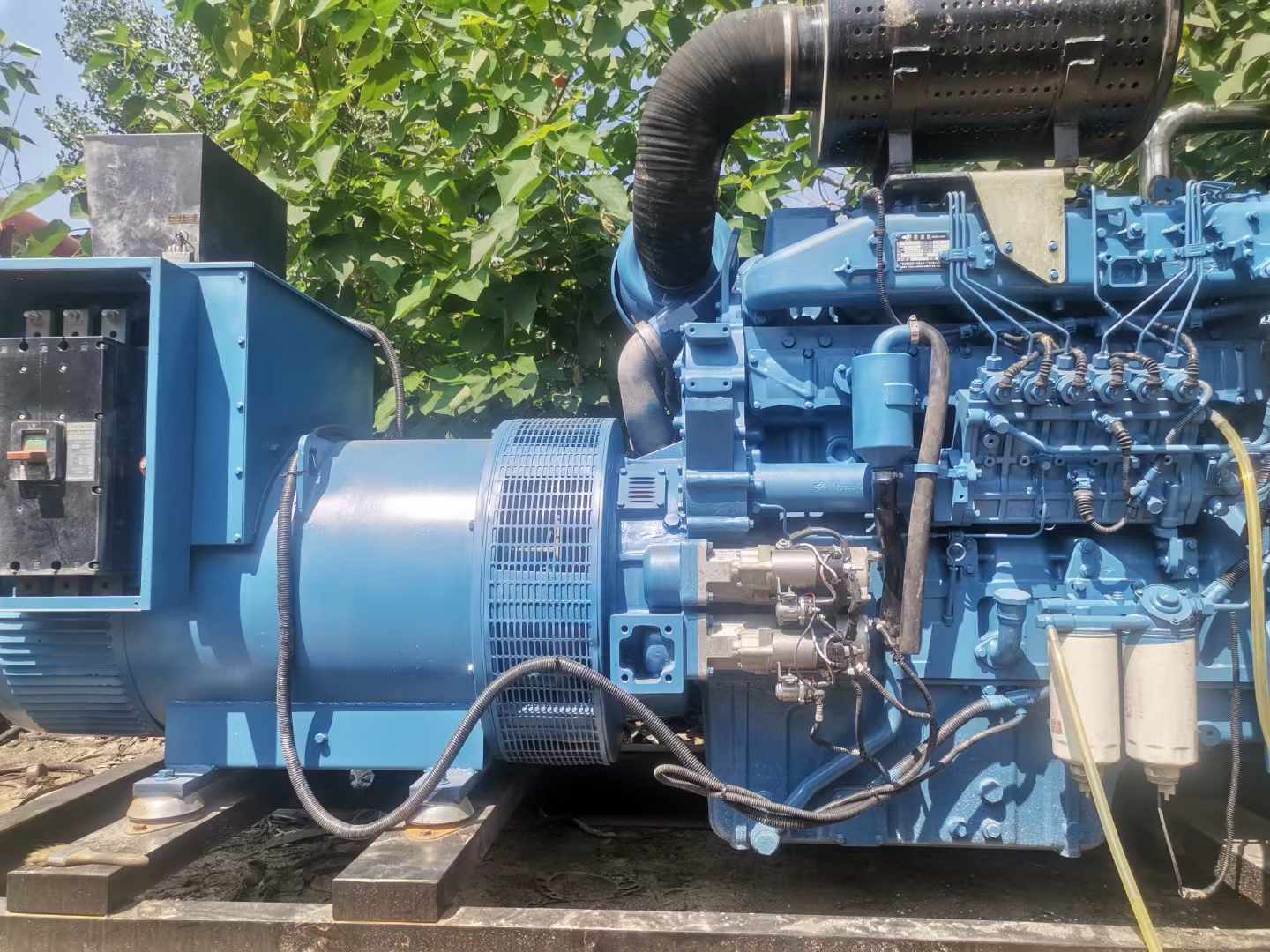 文成详细说明降低 800kW 柴油发电机输出电流波动的方法