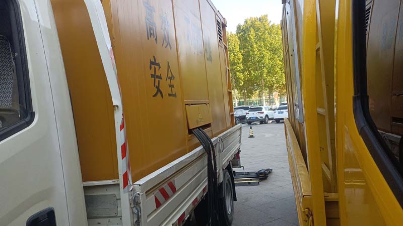 文成如何判断柴油发电机组和UPS电源的切换时间是否符合要求？