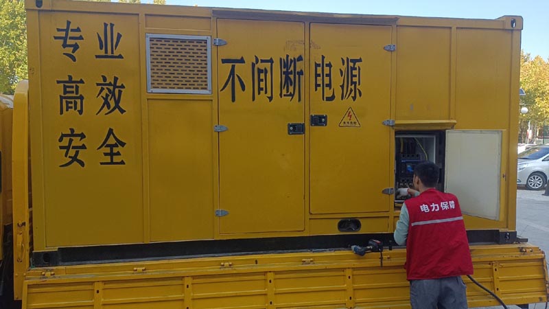 文成柴油发电机组和UPS电源配合使用时，如何避免切换过程中的电力中断？