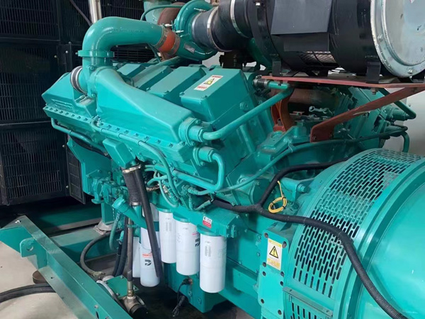 文成更换100kW柴油发电机组机油时，需要注意哪些事项？