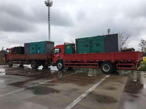 文成涂抹密封胶后，需要等待多长时间才能安装水冷式机油散热器密封件？